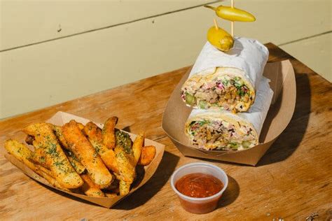 Restaurant Review: A Shawarma Stall Is the Stage for a Spice Virtuoso.